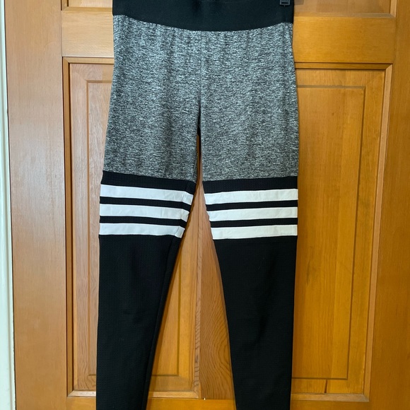 Bombshell Sportswear Thigh-highs ‘Heather’ in black and gray. - Picture 4 of 7